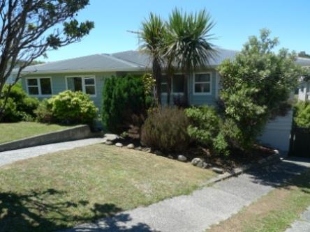 18 Glenamoy Crescent, Johnsonville, Wellington - Carousel 1