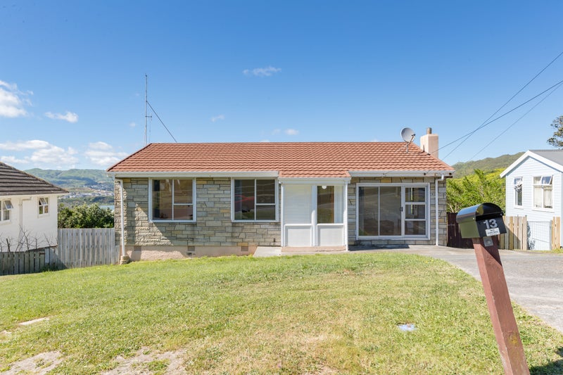 13 Hiwi Crescent, Titahi Bay, Porirua - Carousel 2