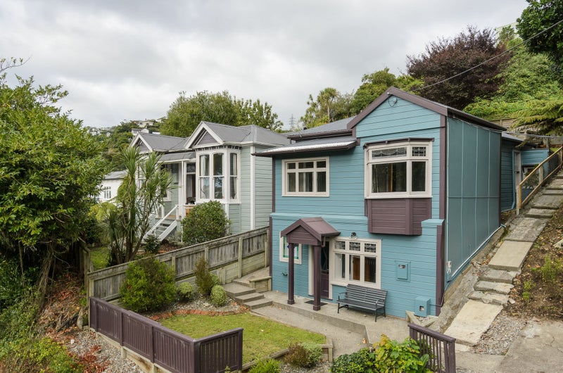 13 Devon Street, Aro Valley, Wellington - Carousel 1