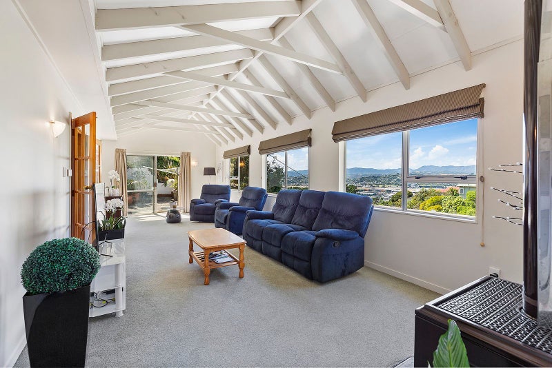 1/102 Sutherland Road, Melrose, Wellington - Carousel 1