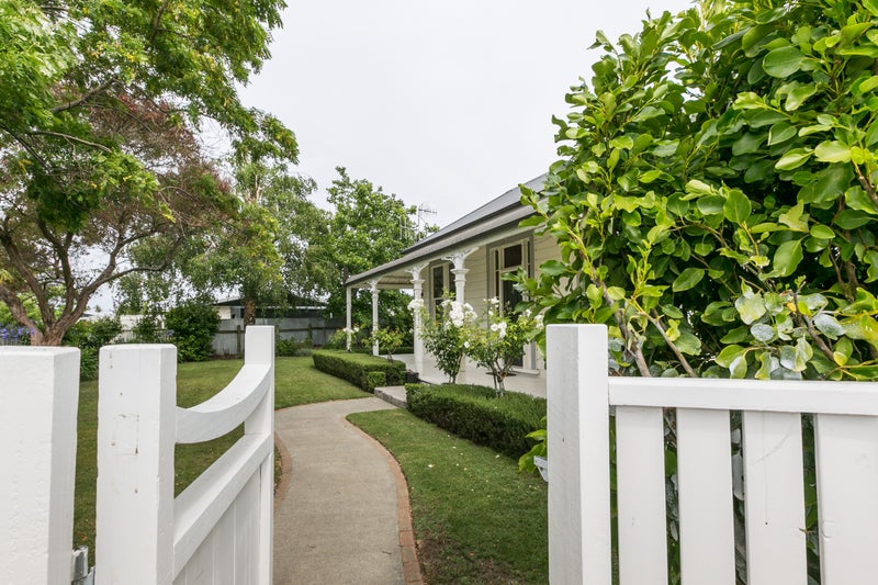 15 Townshend Crescent, Greenmeadows, Napier - Carousel 2