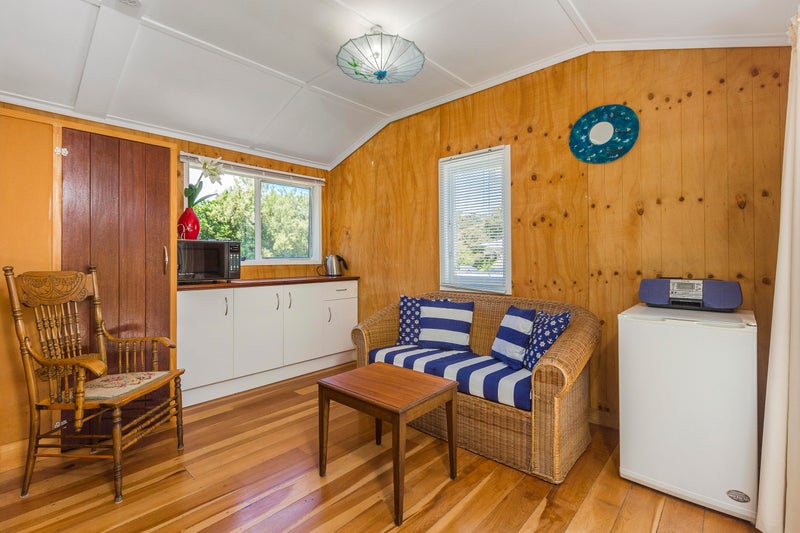 18 Goodwin Avenue, Oneroa, Waiheke Island - Carousel 10