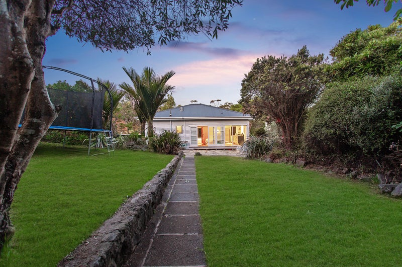 3 Brewster Avenue, Morningside, Auckland - Carousel 2