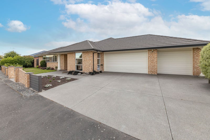 16 Burbank Drive, Aidanfield, Christchurch - Carousel 1