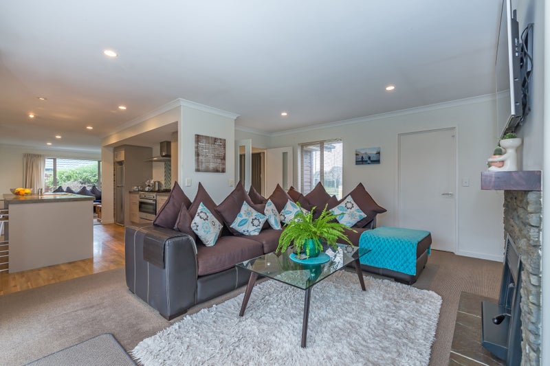 282 Southfield Drive, Lincoln, Lincoln - Carousel 2