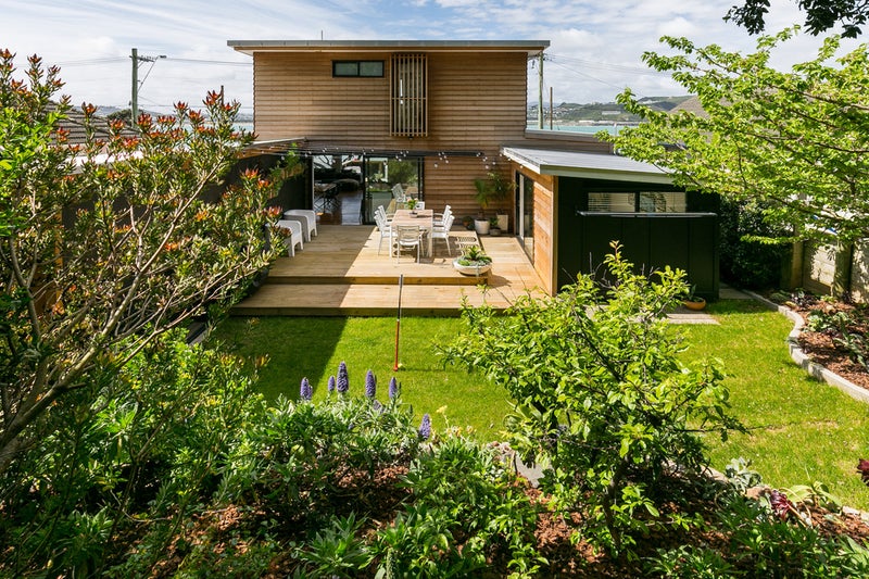 312 Queens Drive, Lyall Bay, Wellington - Carousel 1