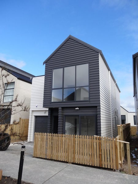 5 Houhora Street, Westgate, Auckland - Carousel 1