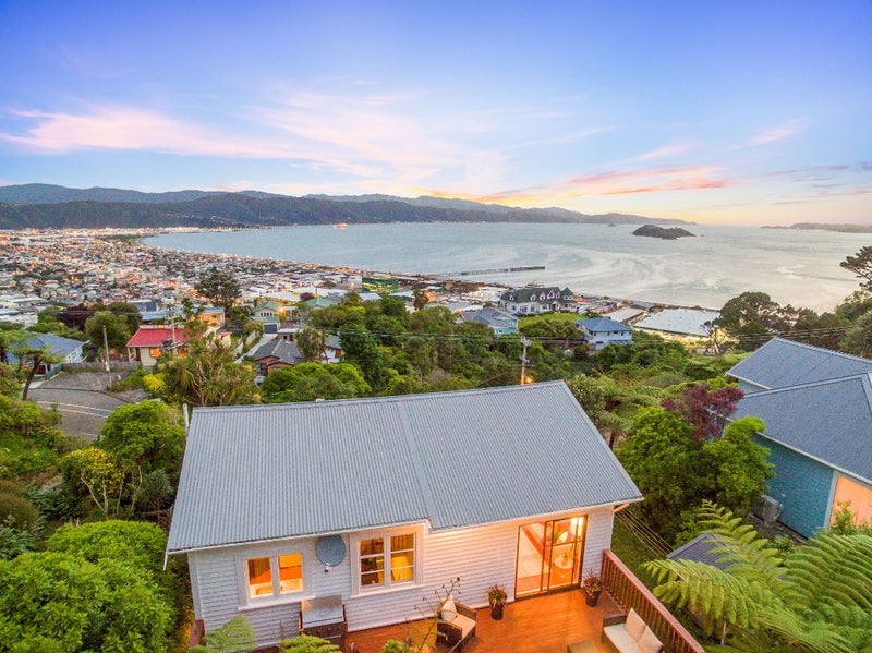 21 Singers Road, Korokoro, Lower Hutt - Carousel 2