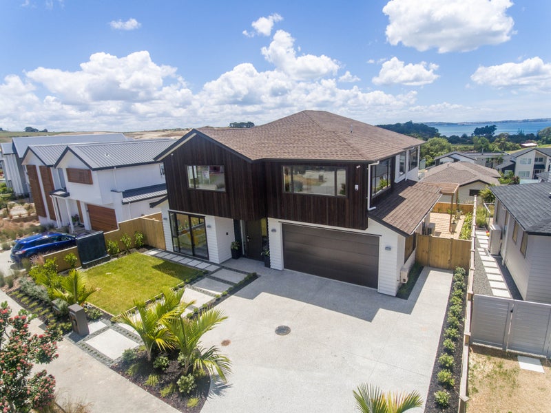 31 Headland Drive, Long Bay, Auckland - Carousel 1