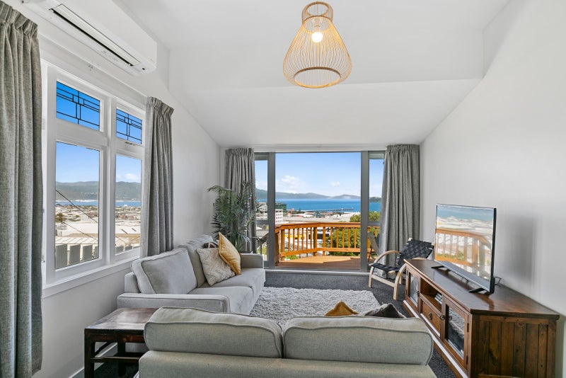 6 Korokoro Road, Korokoro, Lower Hutt - Carousel 1