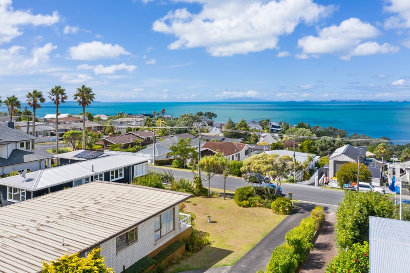 1/70 Gulf View Road, Murrays Bay, Auckland - Carousel 2