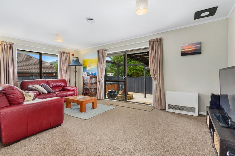 11 Donegal Grove, Birchville, Upper Hutt - Carousel 2