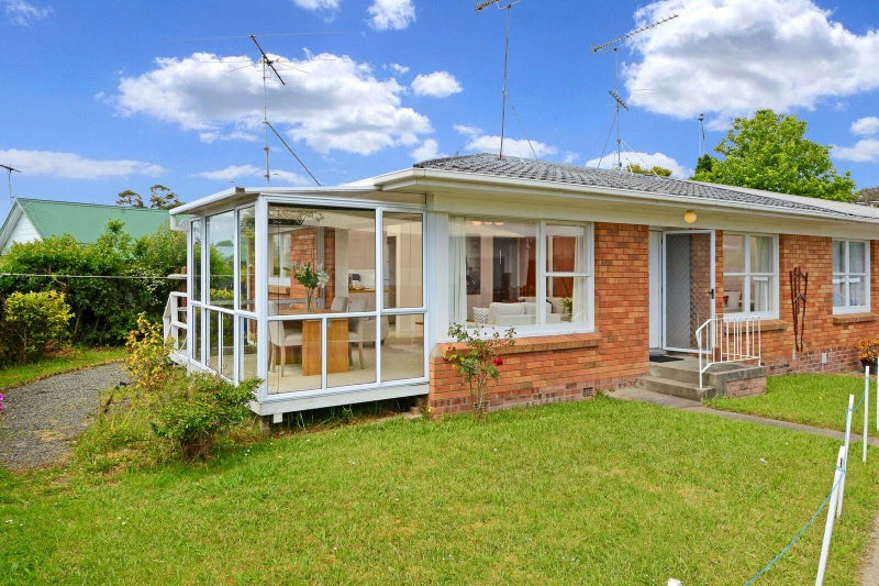 12 Kapiti Place, Havelock North - Carousel 1