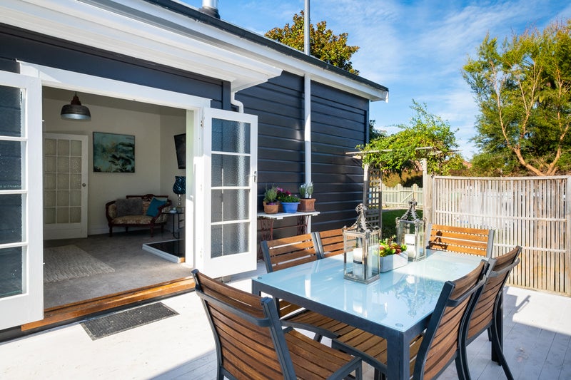 1200 Caroline Road, Mayfair, Hastings - Carousel 1