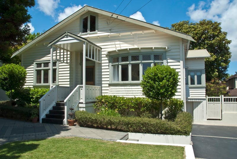 8 Oak Street, Royal Oak, Auckland - Carousel 1