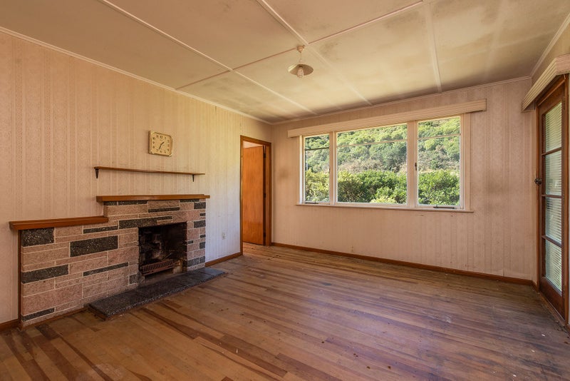 283 Happy Valley Road, Owhiro Bay, Wellington - Carousel 2