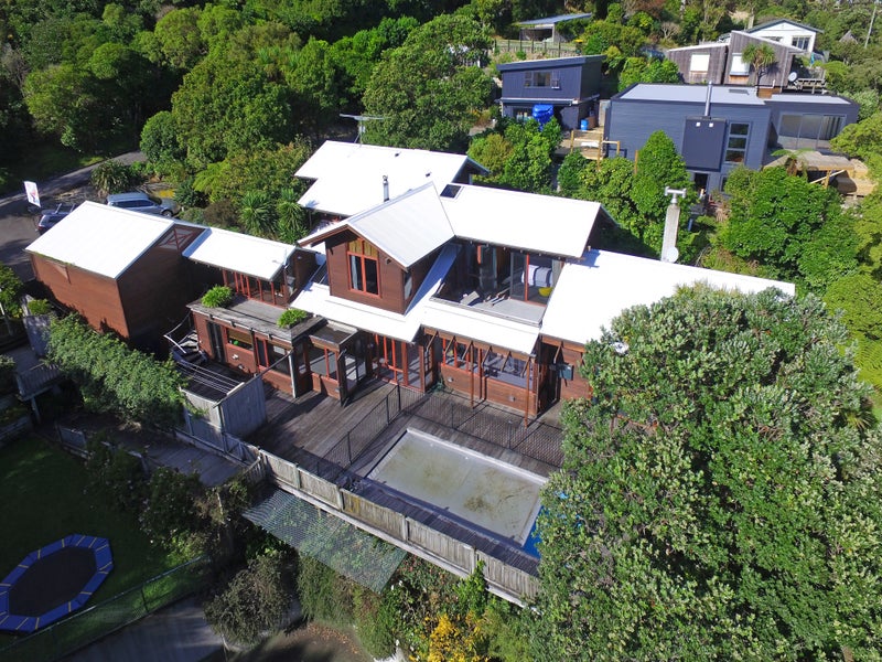 2 Howard Road, Point Howard, Lower Hutt - Carousel 1