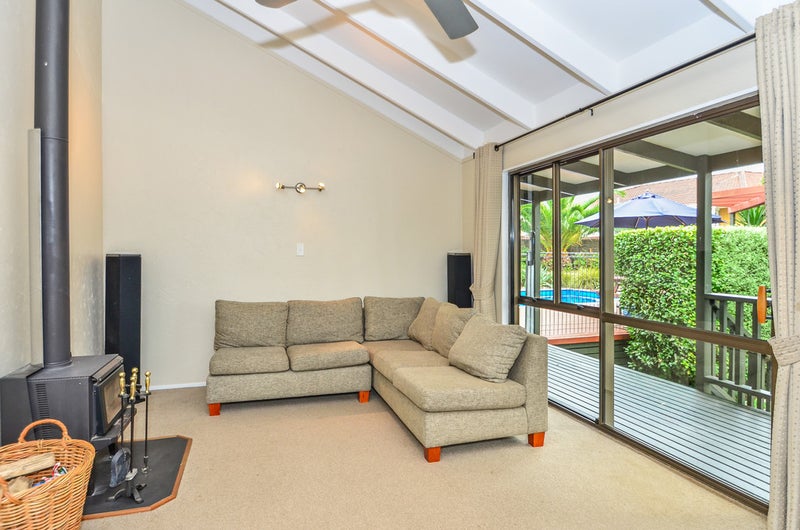 5 Rippleside Place, Pahurehure, Papakura - Carousel 2