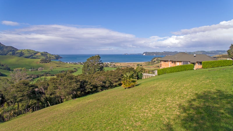 85 Queens Drive, Oneroa, Waiheke - Carousel 1