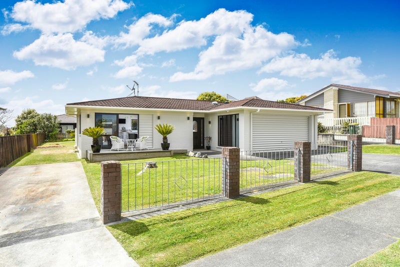 72 Highland Park Drive, Highland Park, Auckland - Carousel 1