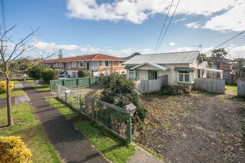2 Patterson Street, Sandringham, Auckland - Carousel 1