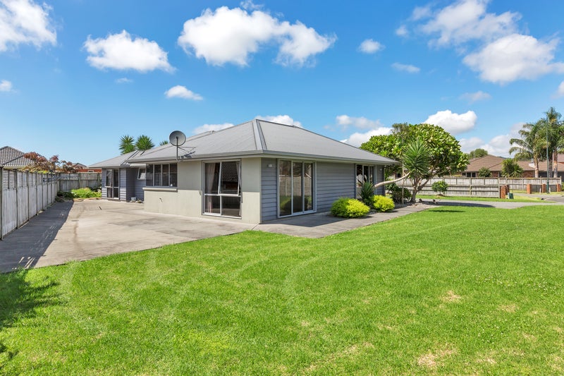 17 Conifer Grove, Kamo, Whangarei - Carousel 2