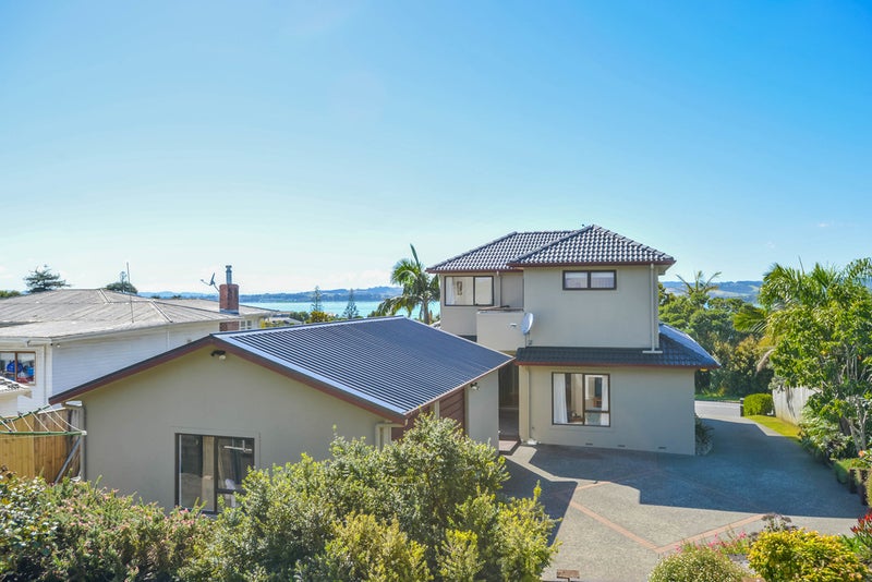 10 Montgomery Crescent, Cockle Bay, Auckland - Carousel 2