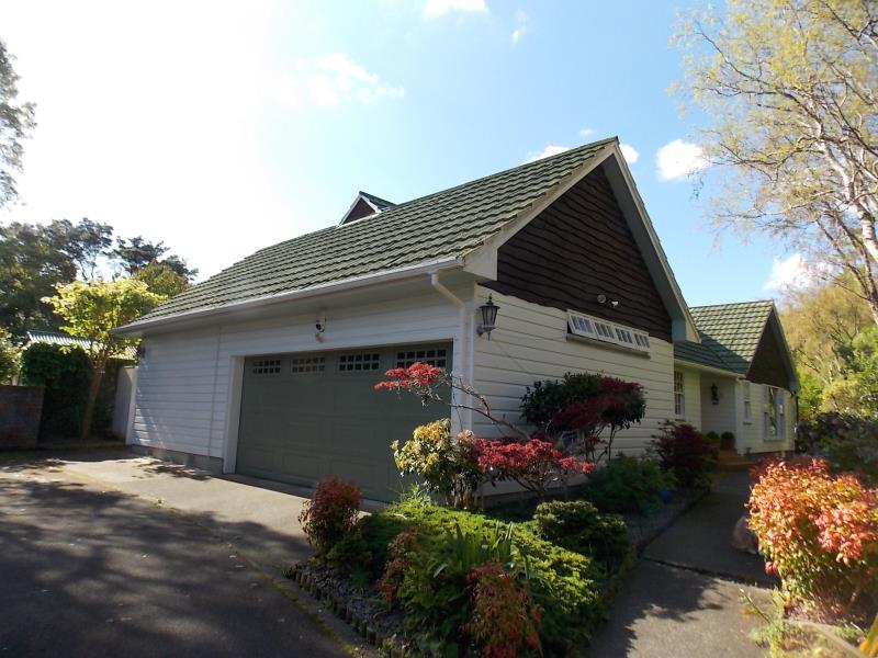 2 Freemans Way, Pinehaven, Upper Hutt - Carousel 1