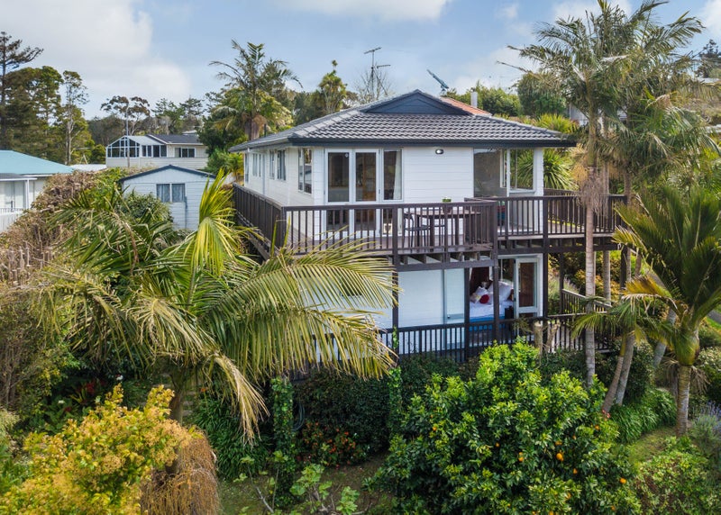 10 West Glade Crescent, Birkenhead, Auckland - Carousel 1