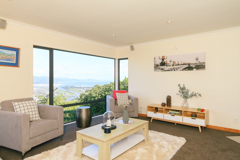 17 Arahiwi Grove, Tirohanga, Lower Hutt - Carousel 1