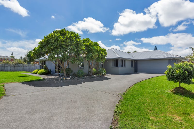 17 Conifer Grove, Kamo, Whangarei - Carousel 1