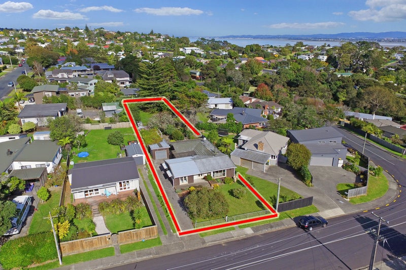 32 Sunnyhaven Avenue, Beach Haven, Auckland - Carousel 1