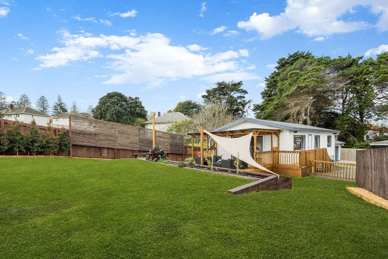 10A Roseway Place, Glen Innes, Auckland - Carousel 2
