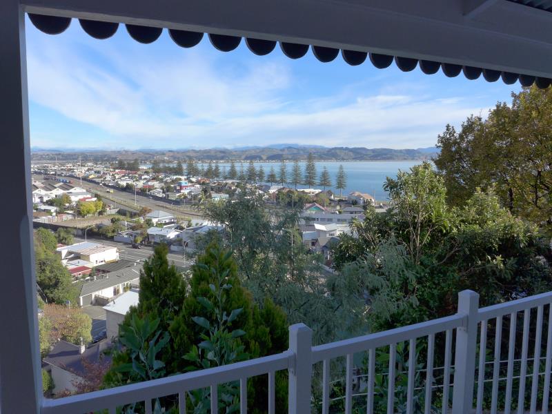 5 Kowhai Road, Bluff Hill, Napier - Carousel 1