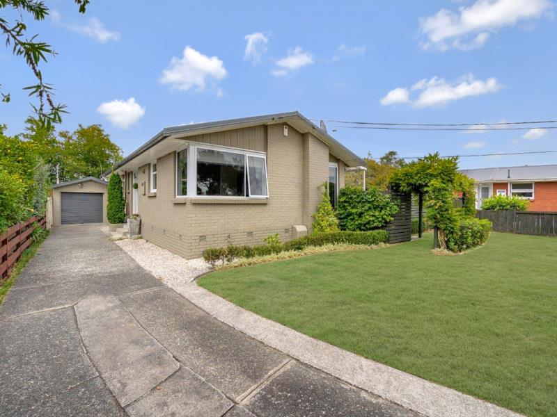 4 Pulham Crescent, Queenwood, Hamilton - Carousel 1