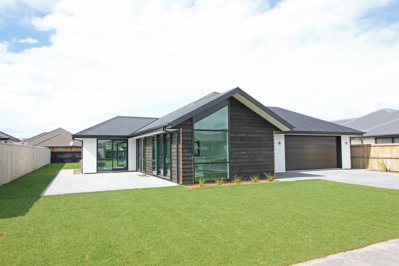 8 Bronco Drive, Aidanfield, Christchurch - Carousel 1