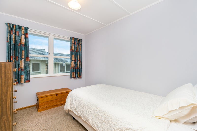 15 Beverley Grove, Paparangi, Wellington - Carousel 10