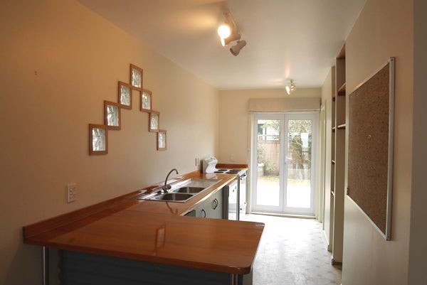 237 The Esplanade, Petone, Lower Hutt - Carousel 1