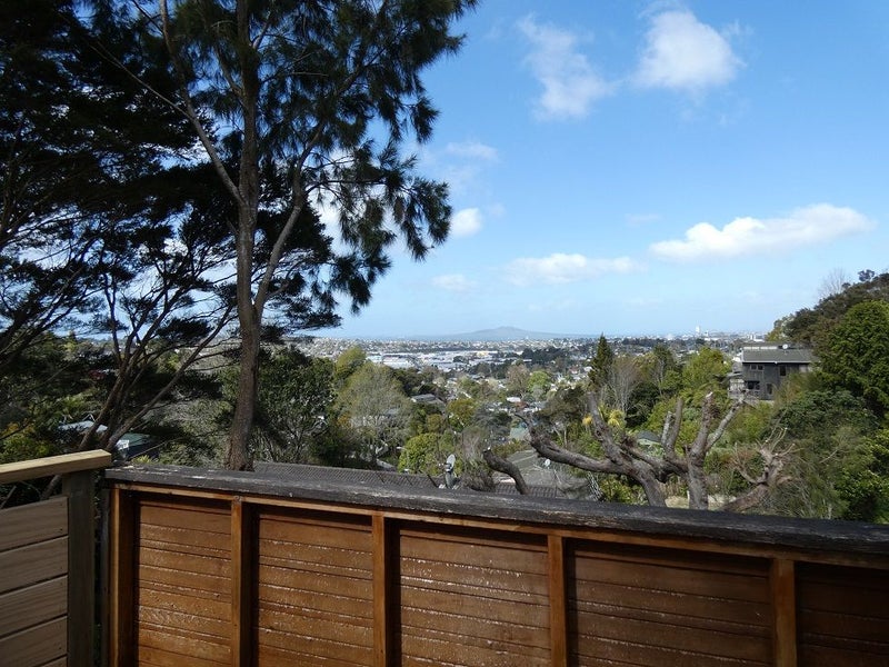 2/633 Glenfield Road, Totara Vale, Auckland - Carousel 2