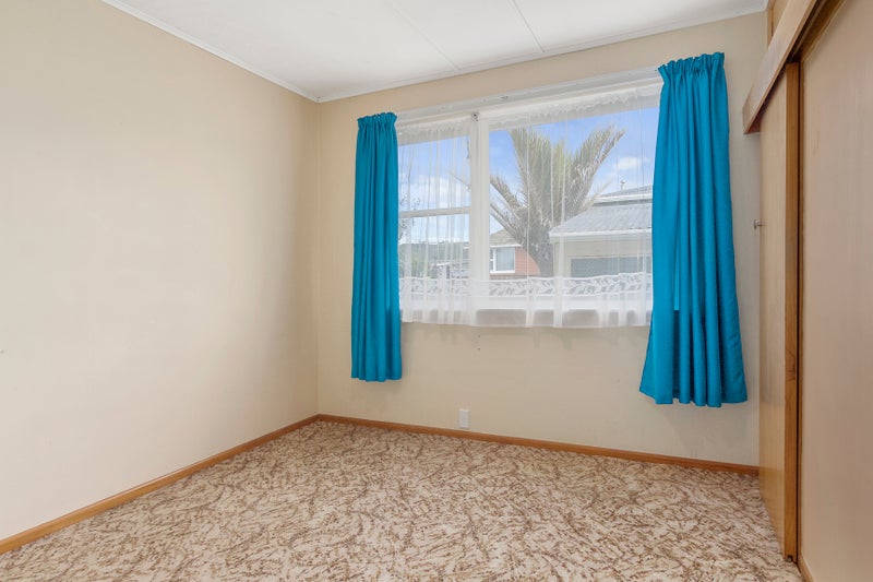 25 Cotswold Crescent, Newlands, Wellington - Carousel 10