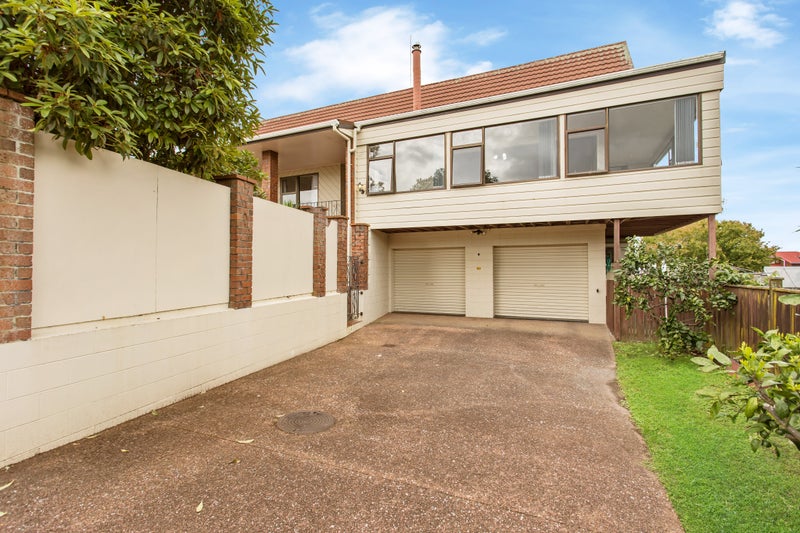 2 Spruce Place, Totara Heights, Auckland - Carousel 2