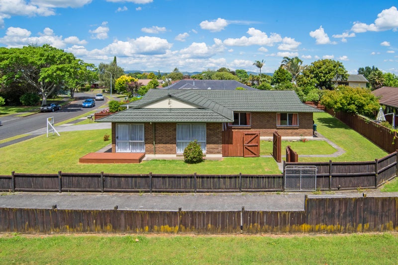 25 Evanda Crescent, Conifer Grove, Takanini - Carousel 1