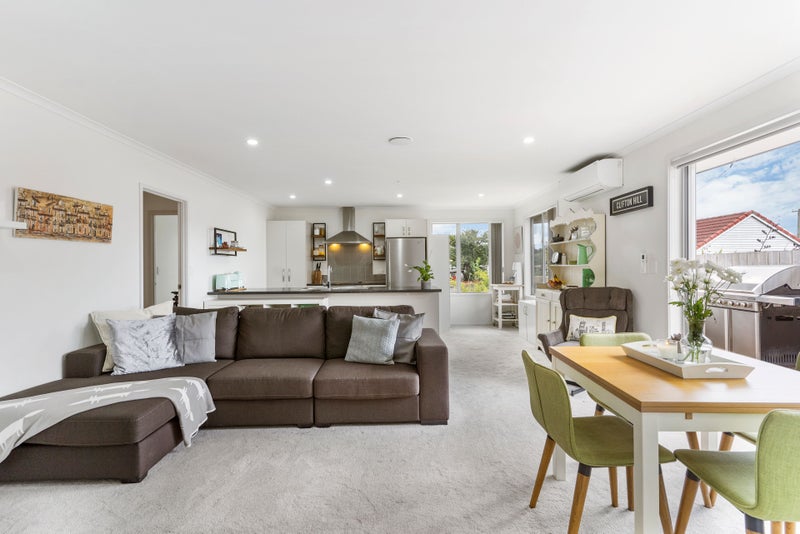 25A Holland Avenue, Point England, Auckland - Carousel 2