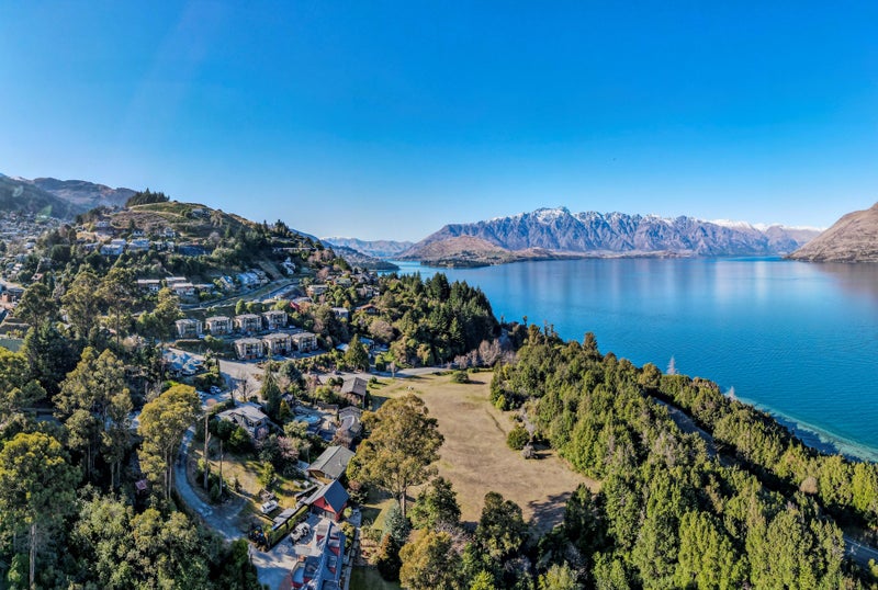 75 Arawata Terrace, Sunshine Bay, Queenstown - Carousel 2