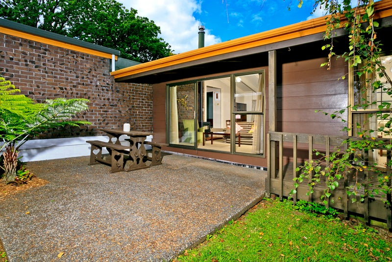 5 Holyoake Place, Chatswood, Auckland - Carousel 2