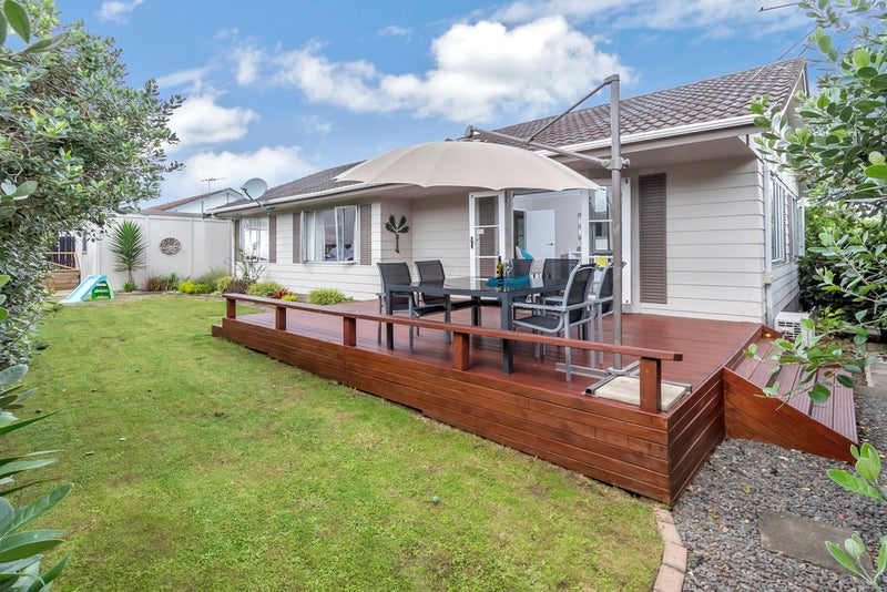 2/1 Tyndrum Place, Highland Park, Auckland - Carousel 1