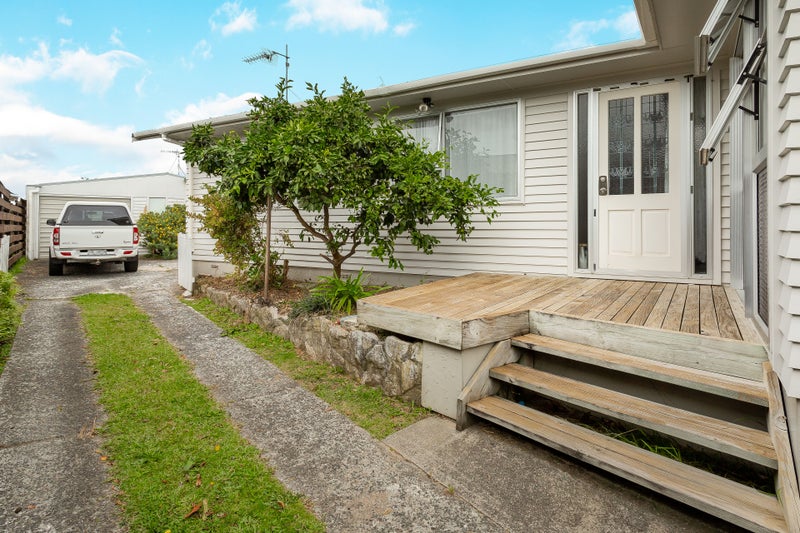 14 Deanwell Avenue, Deanwell, Hamilton - Carousel 1