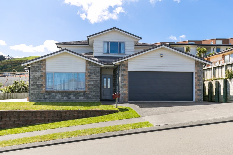 19 Ashwood Street, Woodridge, Wellington - Carousel 1