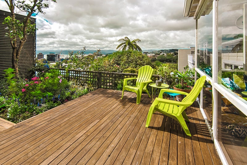 34 Patanga Crescent, Thorndon, Wellington - Carousel 1
