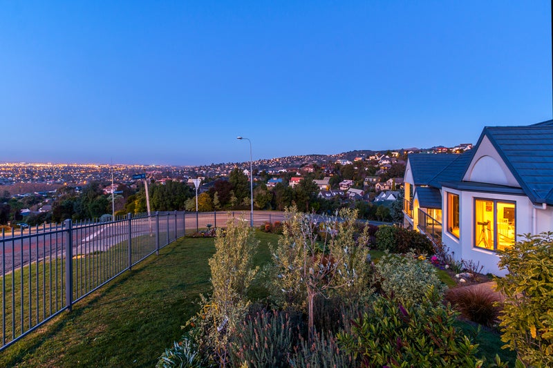 35 Woodside Common, Westmorland, Christchurch - Carousel 2